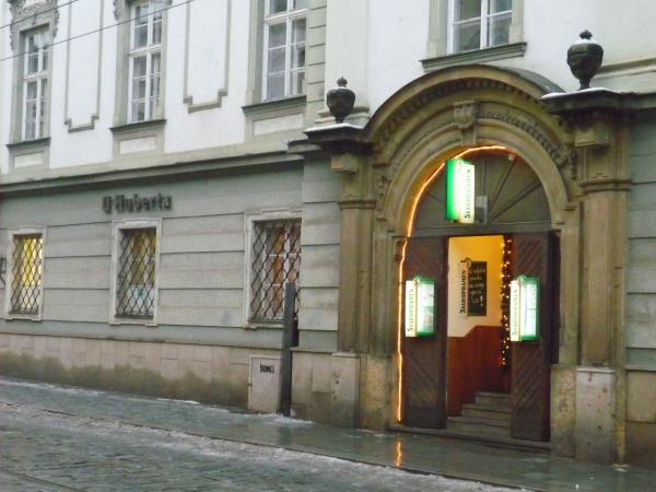 Vchod do Restaurace U Huberta