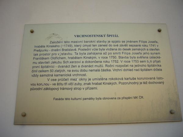 Informační cedule na budově