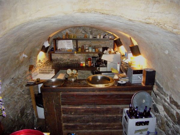 Bar v chodbě Kryčmy U dwau Maryí