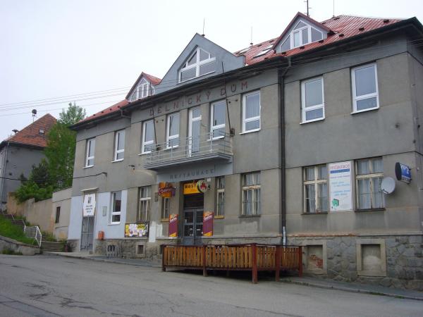 Vchod do Restaurace Dělnický dům